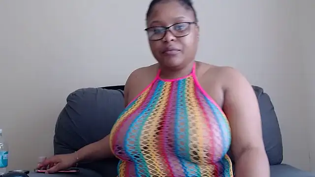 xxZoeyx online show from November 5, 8:30 am