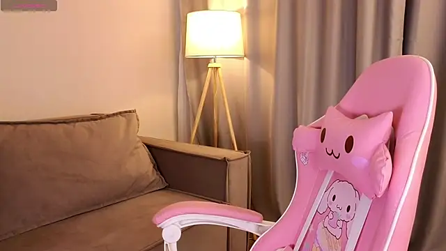 KimJons  online show from April 13, 1:56 pm