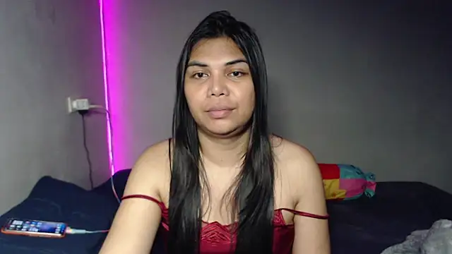 yourhotasiantrann online show from April 1, 7:00 pm