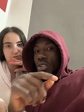 INTRUDERS20 online show from April 21, 9:00 pm