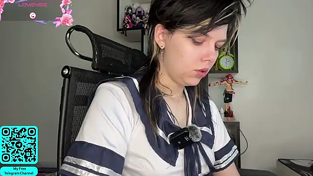 MadalynNosel online show from June 14, 7:09 am