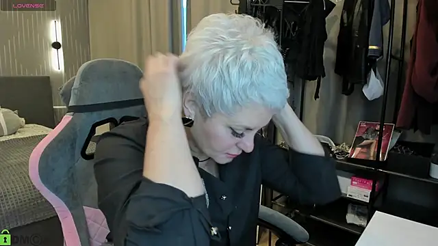Linda Zef1r online show from April 20, 1:08 am