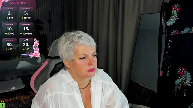 Linda Zef1r online show from May 3, 1:20 am