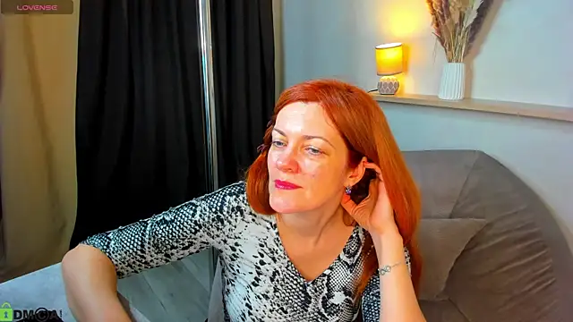 Julia Suny online show from April 6, 5:30 am