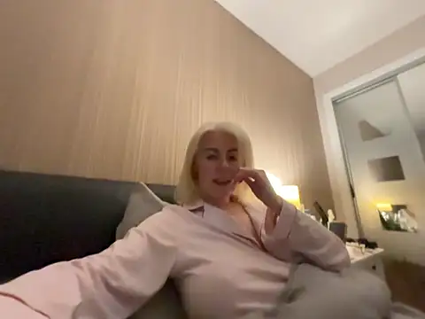 Laylaskyexx online show from May 9, 9:28 pm
