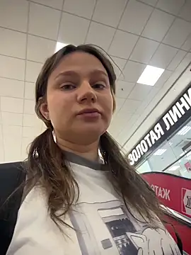 LilMisa online show from April 7, 9:33 am