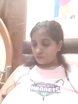 JiyaQueen26 online show from April 5, 8:35 am