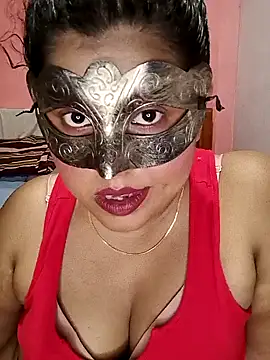 Maskedcurves online show from May 9, 4:42 pm