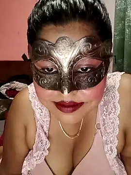 Maskedcurves online show from April 24, 7:44 am