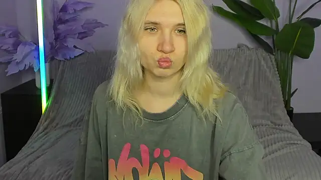 Kitty Blondie online show from April 7, 4:47 am