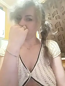 TaynaSecret online show from May 2, 9:29 pm