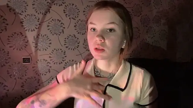 KellyRose online show from April 29, 6:35 pm