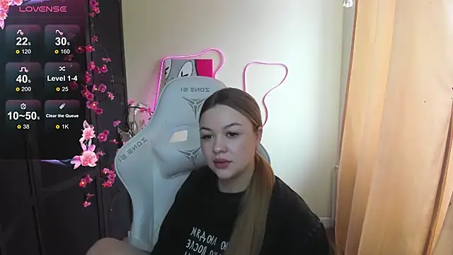 AmeliePeach online show from April 6, 4:57 am