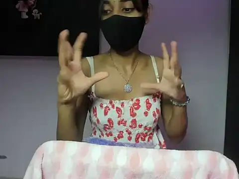 Shanaya xo online show from June 30, 5:45 pm
