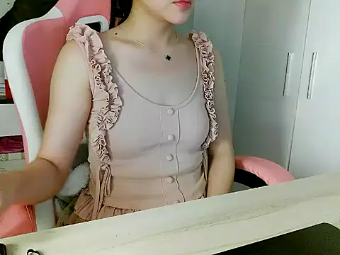 lucienguyen online show from April 28, 4:44 pm
