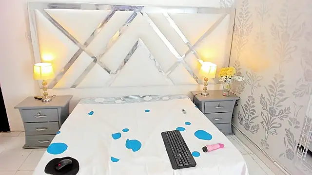 scarlettecortes online show from April 10, 2:34 pm