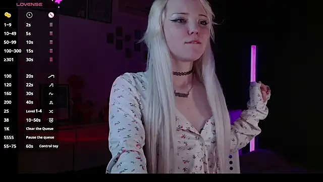 evianlui online show from May 1, 12:58 am