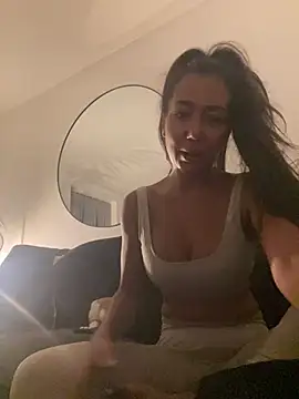 naughtyfriendsplay online show from July 16, 12:48 am