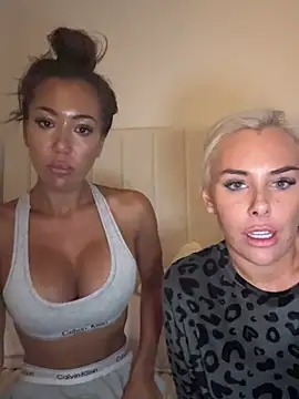 naughtyfriendsplay online show from June 7, 4:41 am