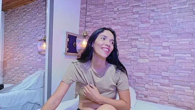 martina thompson  online show from April 7, 7:38 pm