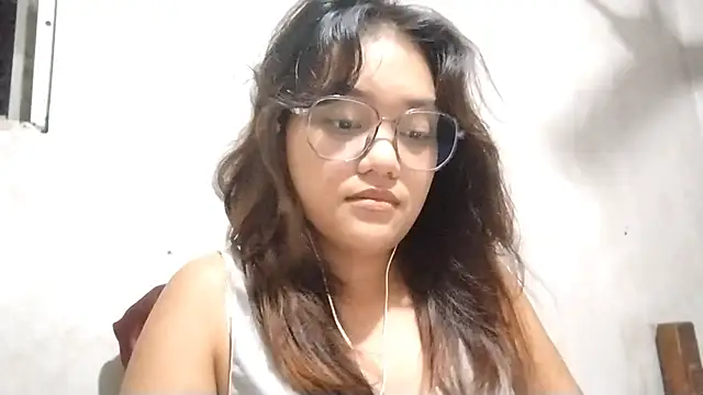 OliviaCarchi online show from May 2, 11:46 am
