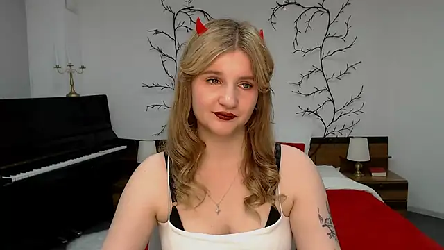 cutie pixie online show from April 12, 4:21 pm