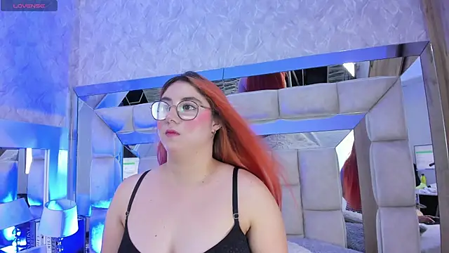 SCARLETTHUNT  online show from May 7, 3:33 am