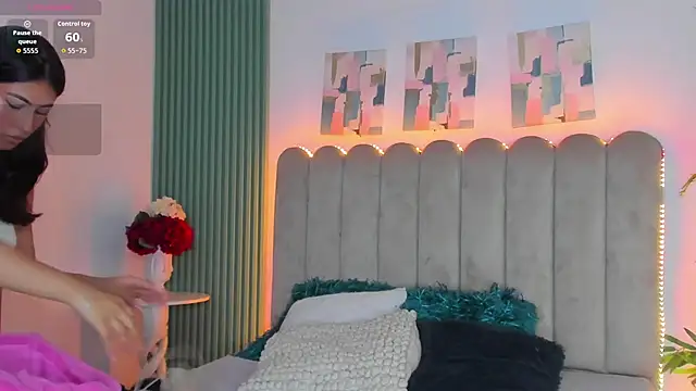Layla amirah online show from May 3, 2:37 am