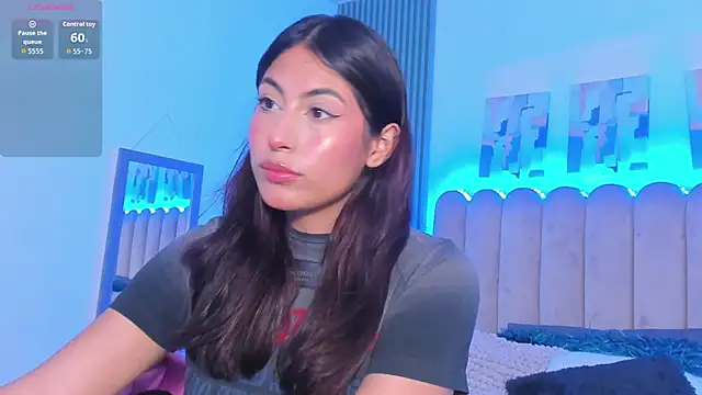 Layla amirah online show from May 15, 2:49 am