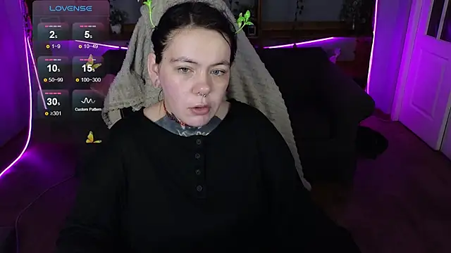 QwertyAnnie Lbo online show from April 20, 11:52 pm
