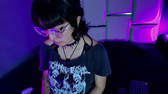 BadEmyXO online show from May 20, 3:36 am