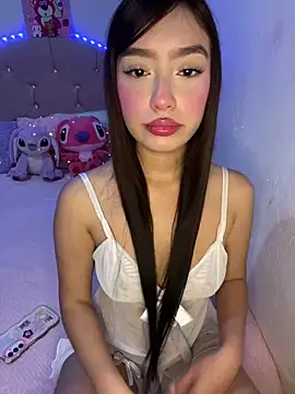 Miakittyyy online show from April 24, 2:20 pm