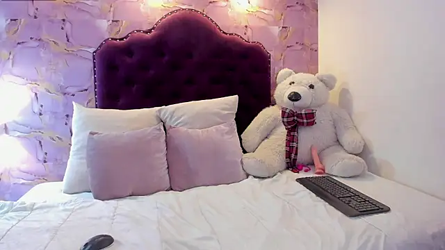 luna bloomm  online show from May 22, 5:27 am