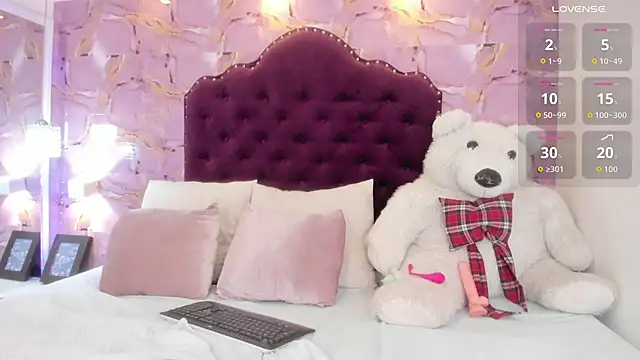 luna bloomm  online show from June 23, 4:10 am