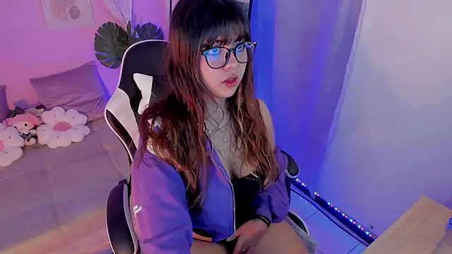 honey m00n online show from June 12, 7:11 pm