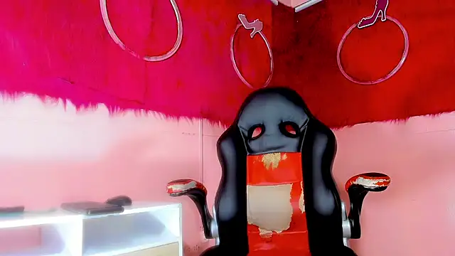 Leonela Castro  online show from April 18, 11:45 am