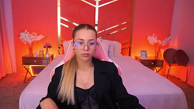 DoveLovee online show from May 19, 5:58 am