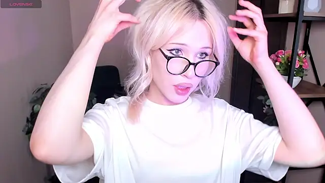 kristydollx online show from April 22, 10:40 pm