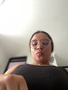 AMARA21 online show from May 5, 1:58 pm