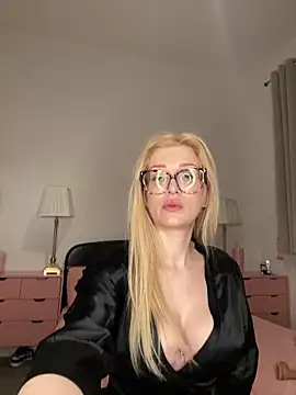 darkglitter26 online show from June 21, 9:30 pm