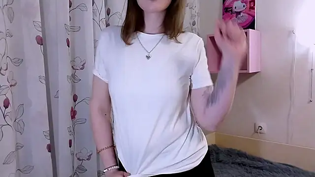 DivinePolly online show from April 12, 7:49 pm