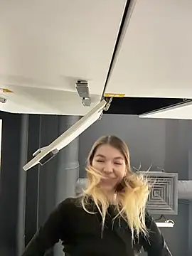 Risky Mia69 online show from April 19, 6:10 pm