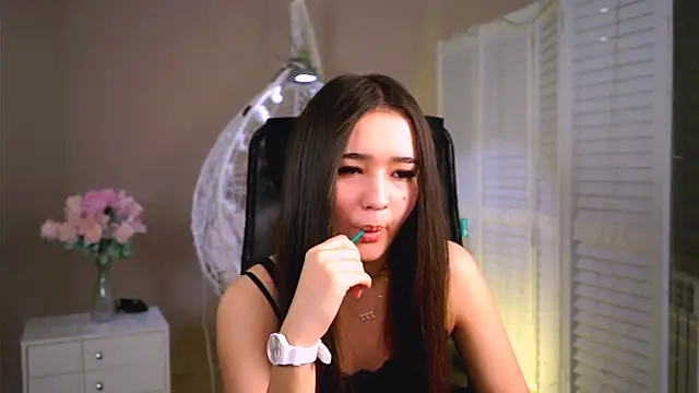 AmiMeow  online show from May 5, 4:37 am