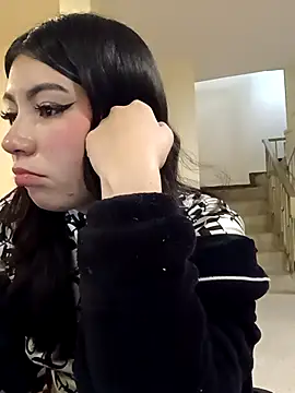 Emiily  Evans online show from April 21, 3:19 pm