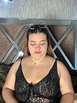 ZoeBennett Pink online show from May 9, 5:15 pm