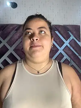 ZoeBennett Pink online show from April 28, 5:17 pm