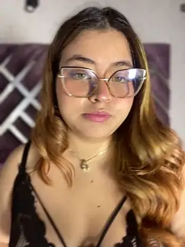 ZoeBennett Pink online show from May 14, 5:41 pm