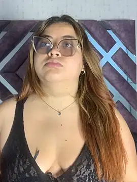 ZoeBennett Pink online show from April 29, 5:26 pm
