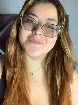 ZoeBennett Pink online show from April 29, 5:30 pm