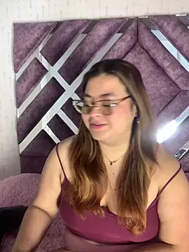 ZoeBennett Pink online show from May 6, 5:17 pm